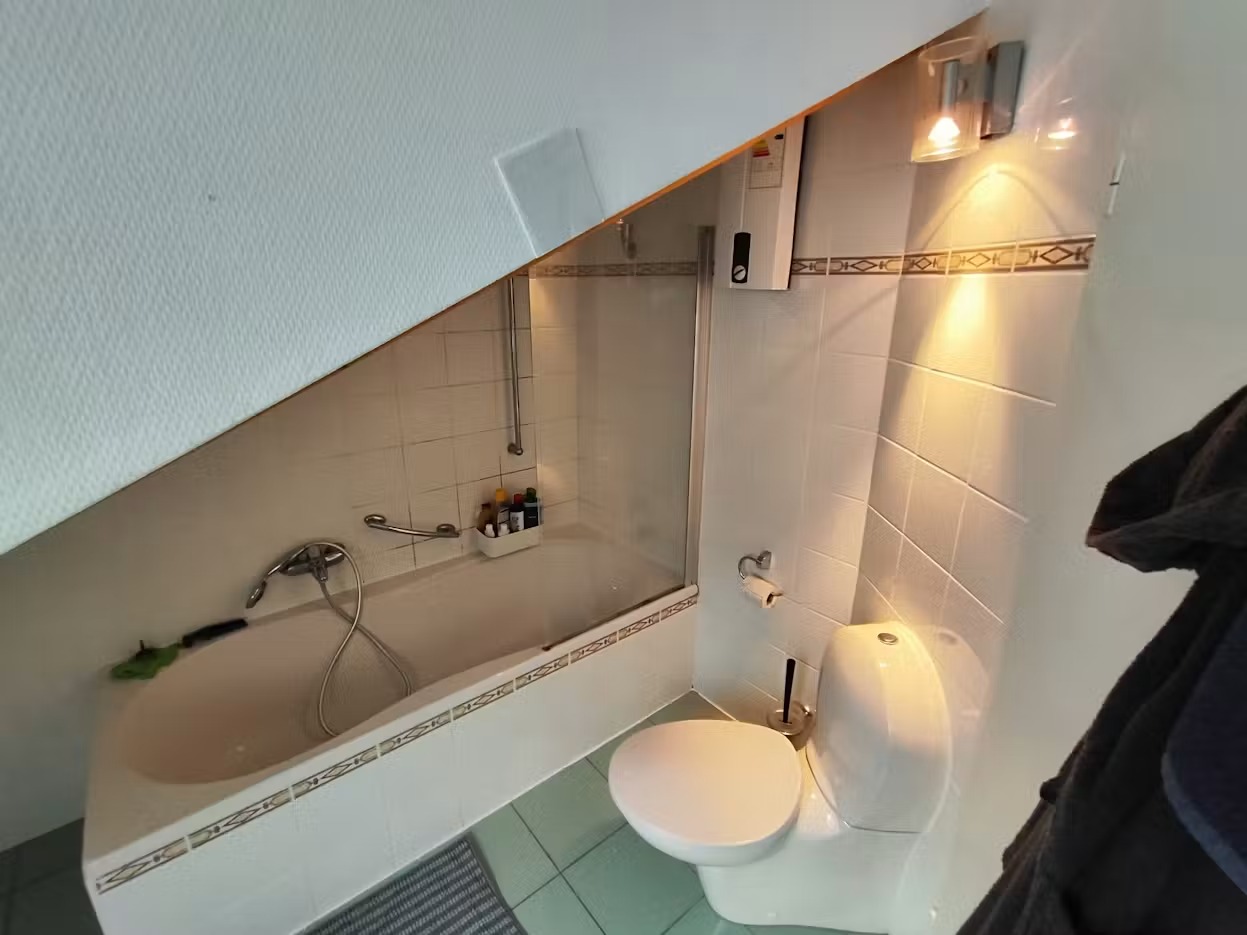 Herzogstrasse 22, 4 room apartment wg - Frankfurt Herzogstrasse 22 single room in 4 wg  