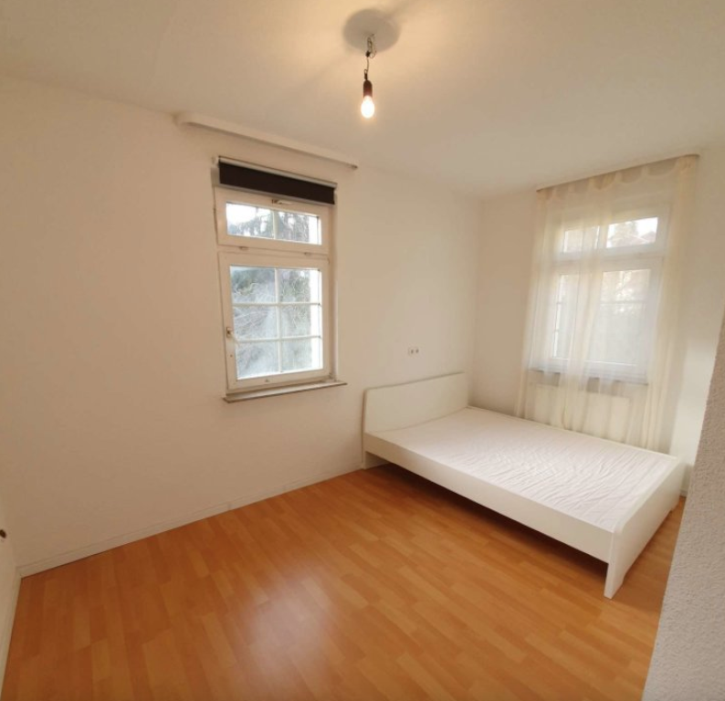 Spacious WG House with Garden in Stuttgart Zuffenhausen - Rooms Available - Zimmer 3 1.OG