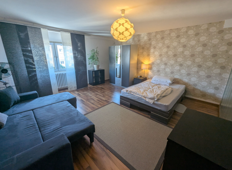 Spacious Room in Shared Apartment in Frankfurt - Room 1