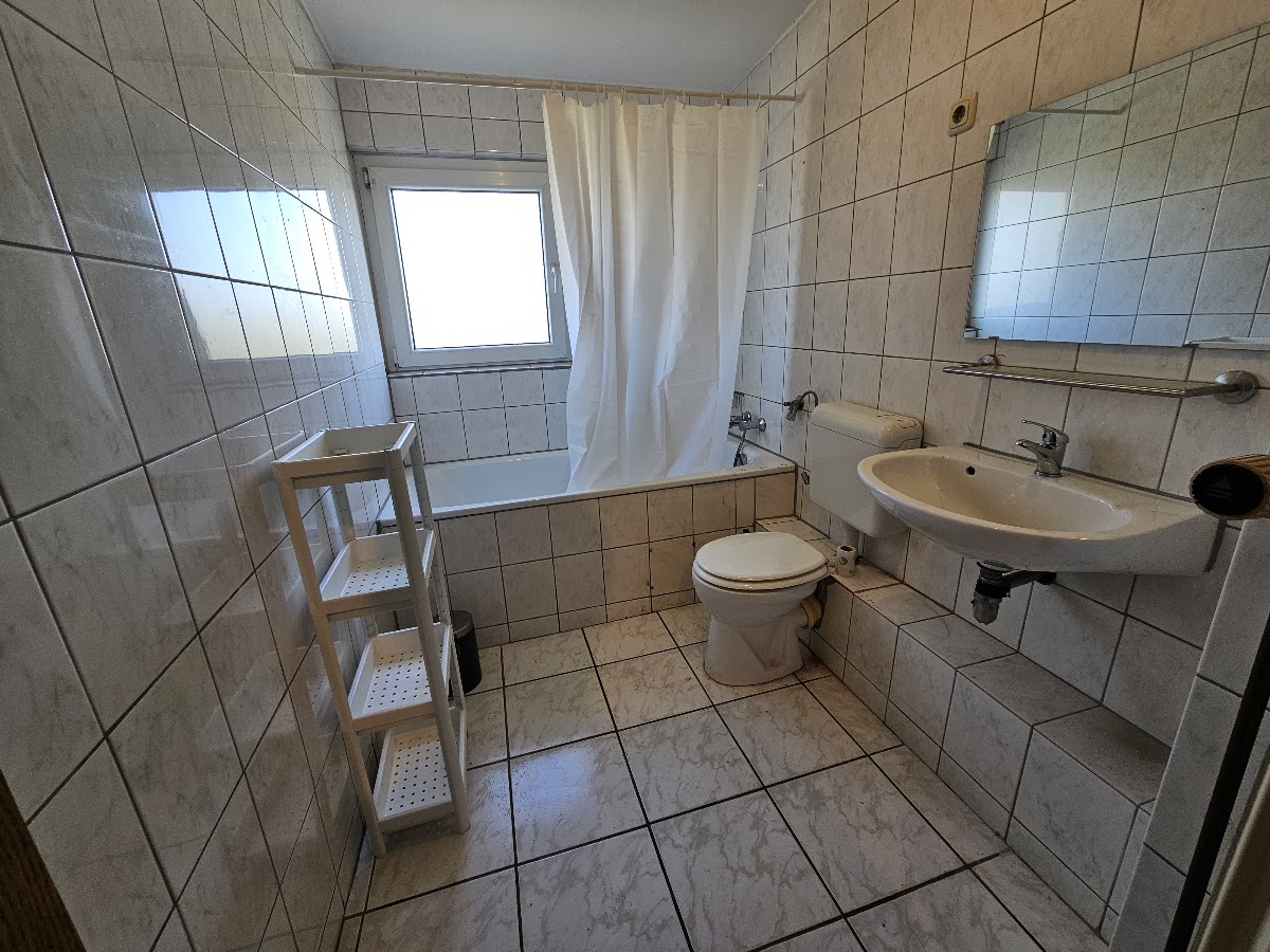 3-Room Furnished Apartment - Private Room Available in Essen - Private Room