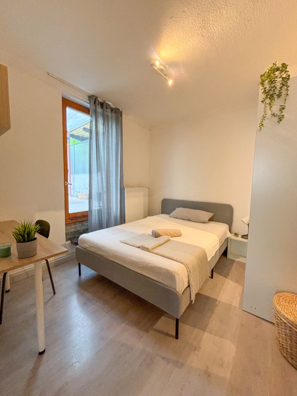 Schönes Zimmer in einem Haus WG am weinberg - WG Zimmer Stuttgart möbliert Stuttgart-Untertürkheim - Zimmer 1